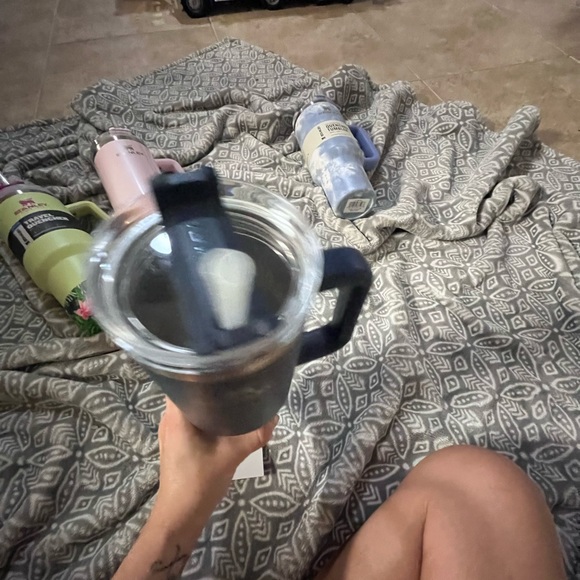 BNWOT STANLEY - Picture 2 of 5